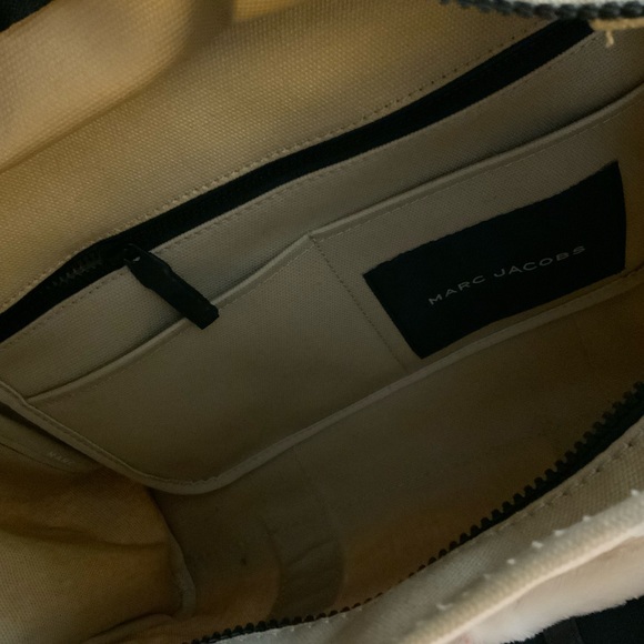 Marc Jacobs Cream Interior Tote - Picture 6 of 11